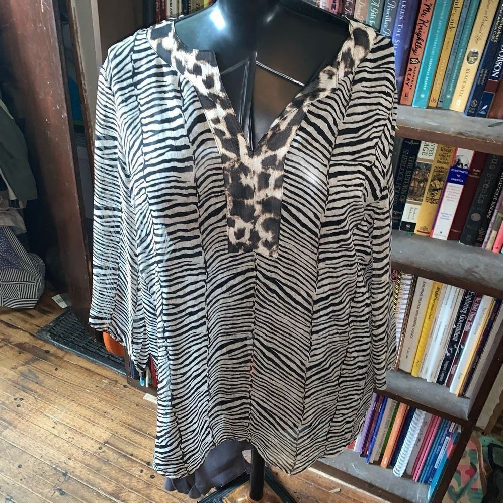 Chico’s zebra animal print spli g neck semi sheer flowy L blouse